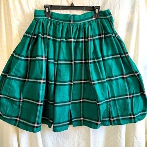 XL Collectif gathered skirt. Green and black plaid tartan.